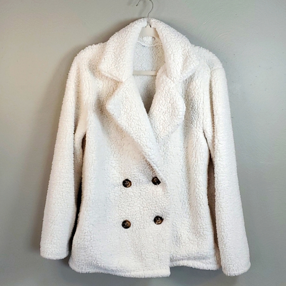 Woman's double breasted sherpa winter coat. Cream, size large